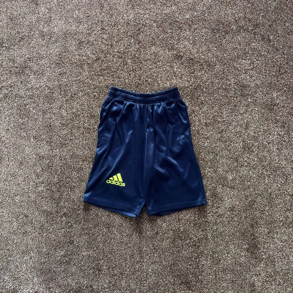 Adidas (20,22,24)