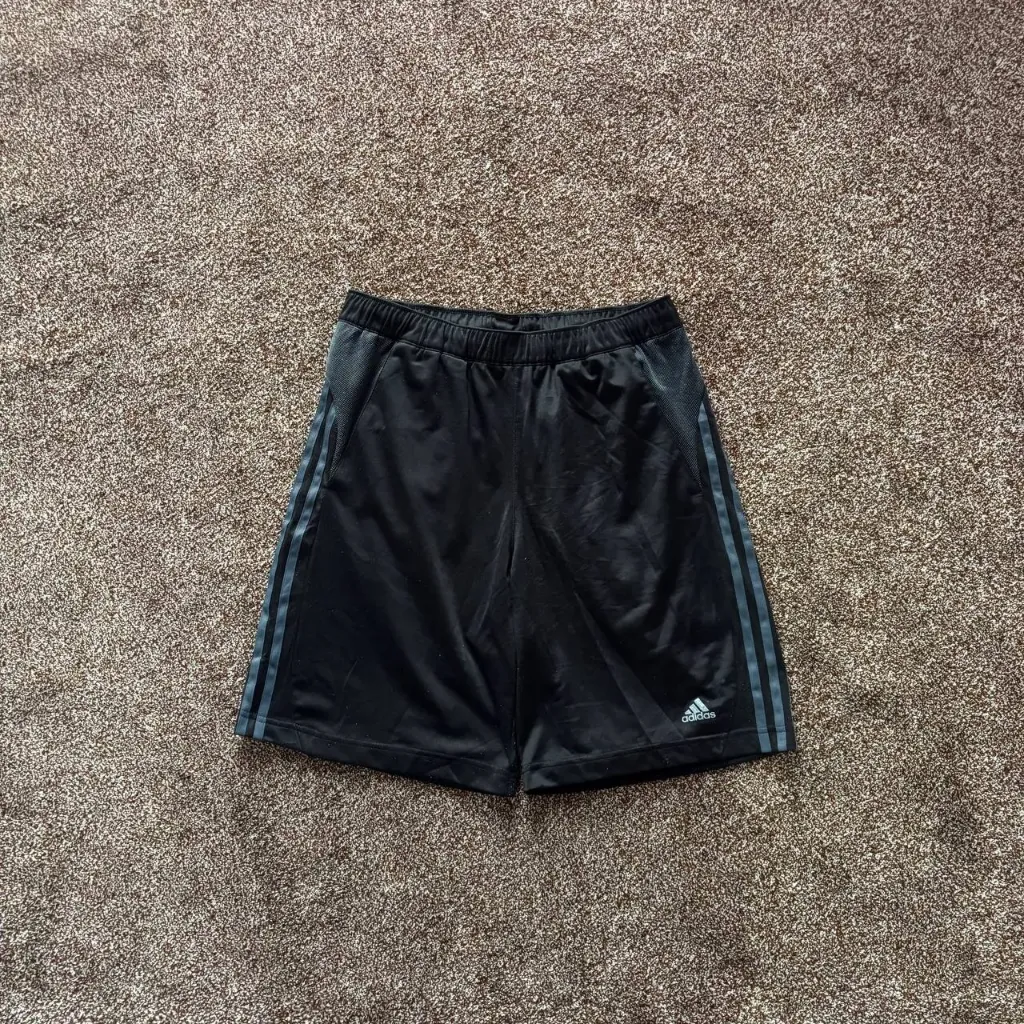 Adidas (28,30,32,34)