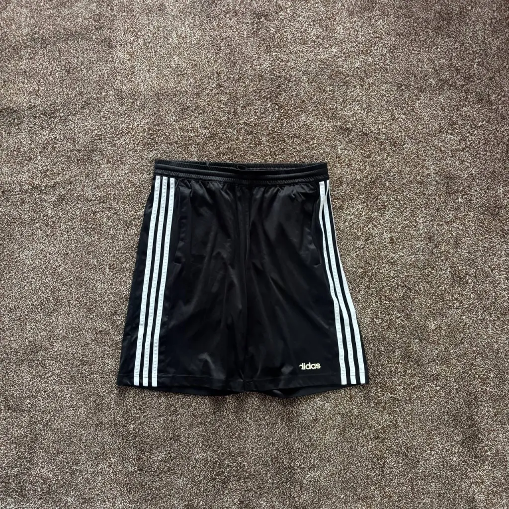 Adidas (30,32,34,36)