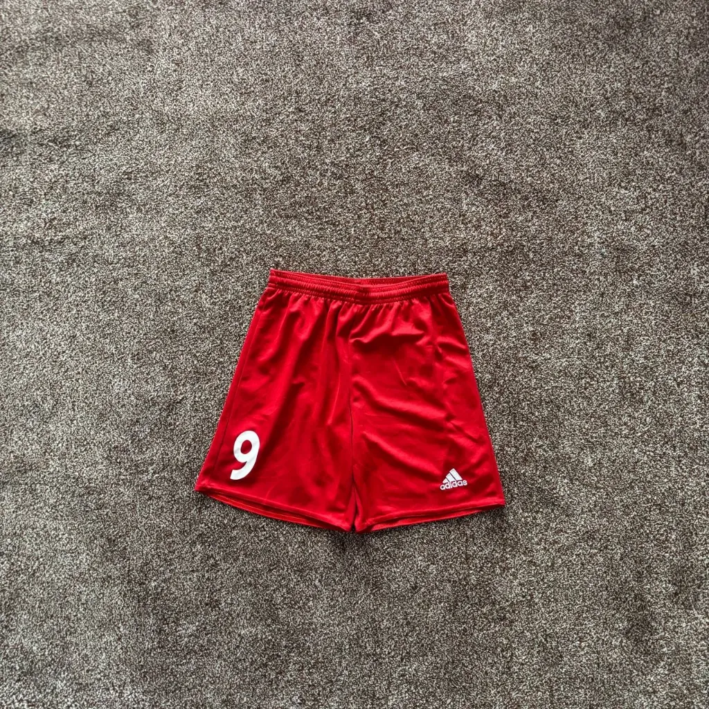 Adidas (22,24,26)