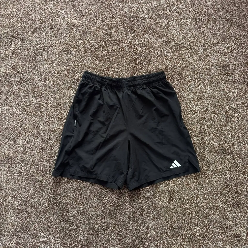 Adidas (30,32,34,36)