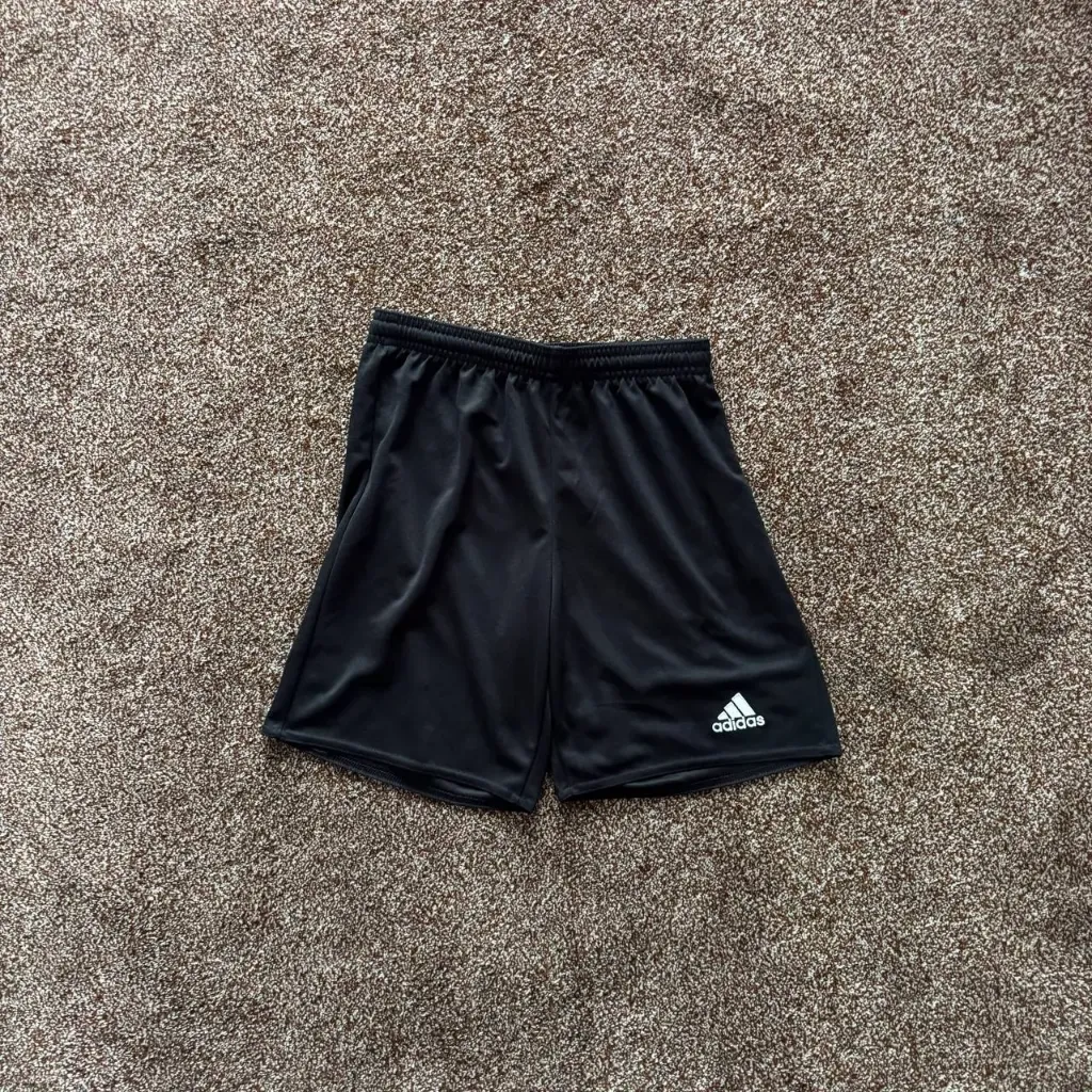 Adidas (22,24,26)