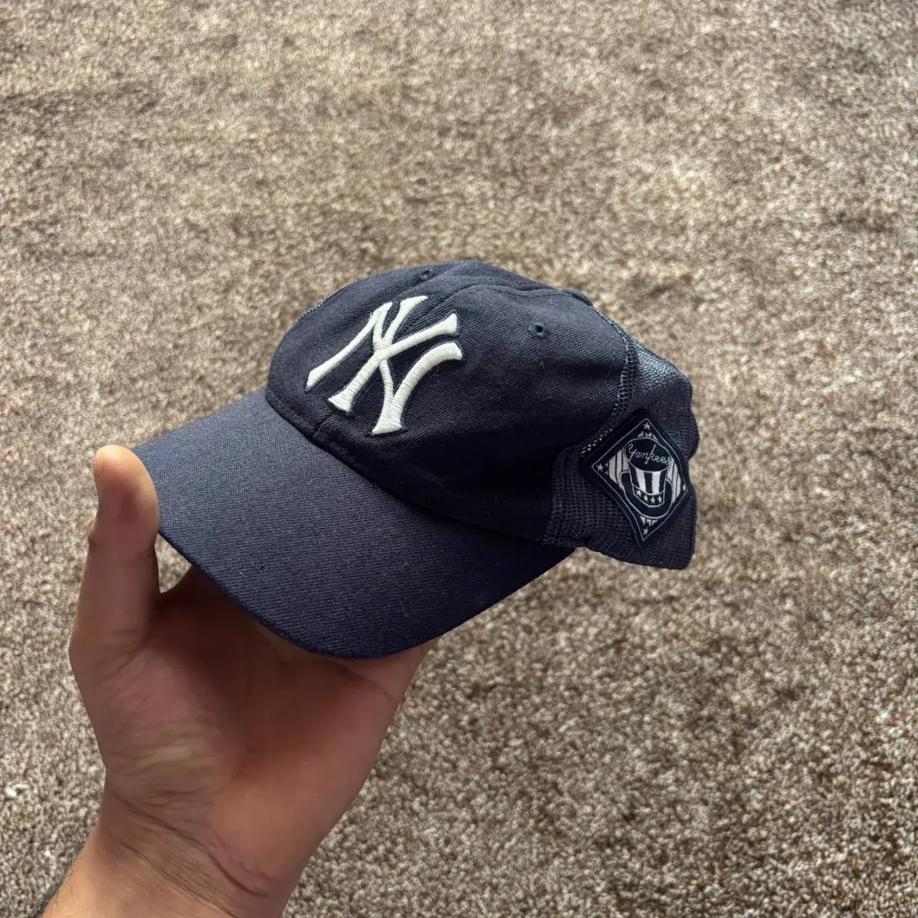 Vintage New York Yankees MLB Mesh Trucker Cap – Navy/White