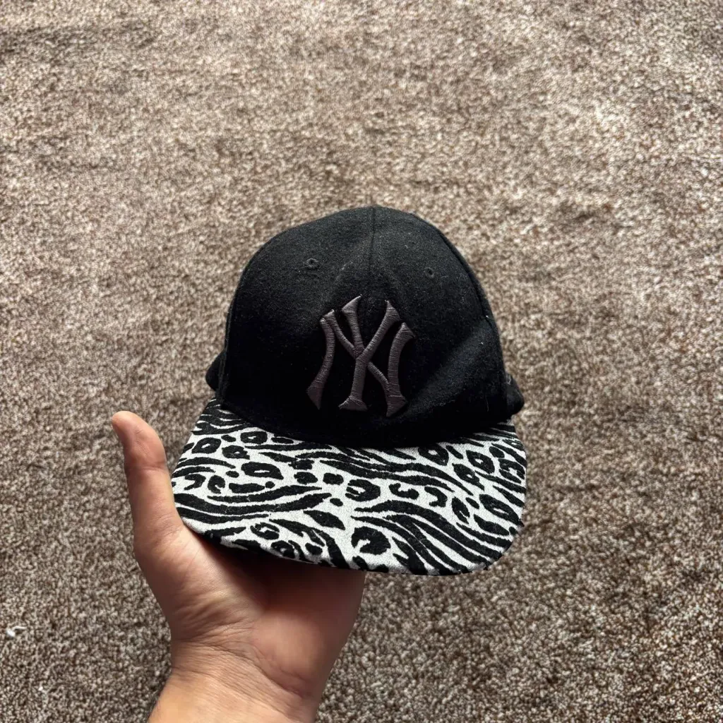Vintage New York Yankees MLB Logo Cap – Leopard Print Brim