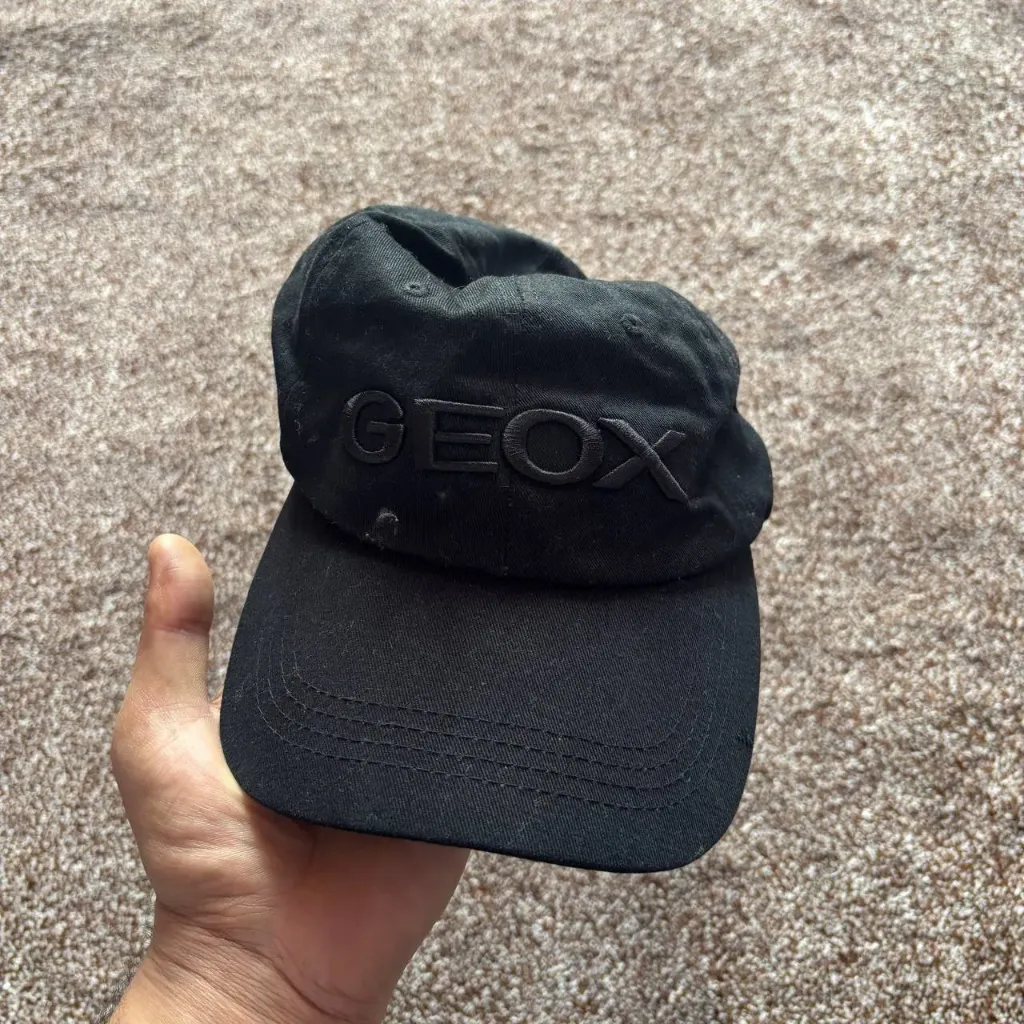 Vintage GEOX Embroidered Tonal Logo Cap – Black